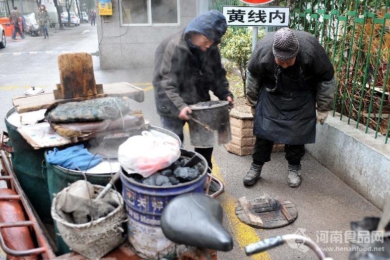 烤梨爺爺在擺攤位