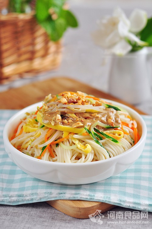 降溫美食：麻醬涼面（圖）
