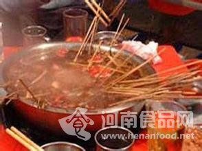 網傳吃麻辣燙體內生蟲 醫生：吃煮熟的食物不會得此病